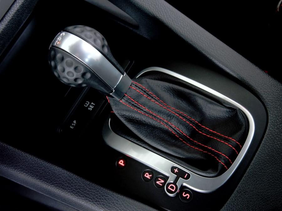  Volkswagen Golf GTi Edition 30 2006 года  (фото 6 из 21)